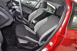 2012款福特福克斯两厢1.6L手自一体舒适型