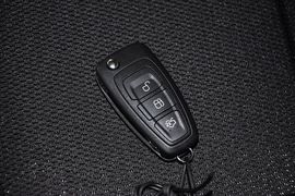 2012款福特福克斯两厢1.6L手自一体舒适型