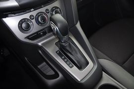 2012款福特福克斯两厢1.6L手自一体舒适型