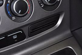 2012款福特福克斯两厢1.6L手自一体舒适型