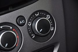 2012款福特福克斯两厢1.6L手自一体舒适型