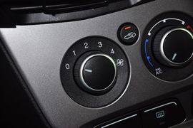 2012款福特福克斯两厢1.6L手自一体舒适型
