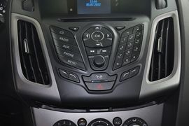 2012款福特福克斯两厢1.6L手自一体舒适型