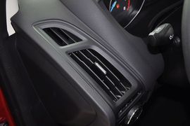 2012款福特福克斯两厢1.6L手自一体舒适型