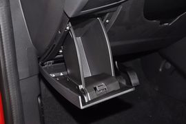 2012款福特福克斯两厢1.6L手自一体舒适型