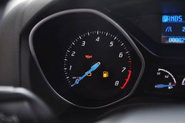 2012款福特福克斯两厢1.6L手自一体舒适型