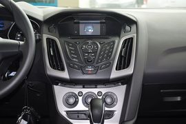 2012款福特福克斯两厢1.6L手自一体舒适型