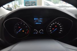 2012款福特福克斯两厢1.6L手自一体舒适型