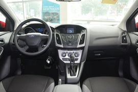 2012款福特福克斯两厢1.6L手自一体舒适型