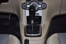 2011款福特嘉年华两厢1.5L自动时尚型到店实拍