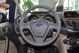 2011款福特嘉年华两厢1.5L自动时尚型到店实拍