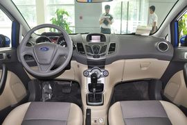 2011款福特嘉年华两厢1.5L自动时尚型到店实拍