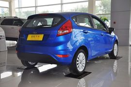 2011款福特嘉年华两厢1.5L自动时尚型到店实拍