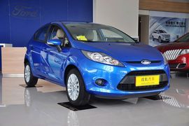 2011款福特嘉年华两厢1.5L自动时尚型到店实拍