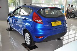 2011款福特嘉年华两厢1.5L自动时尚型到店实拍