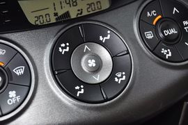 2011款丰田RAV4