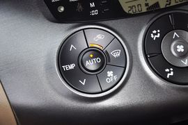 2011款丰田RAV4
