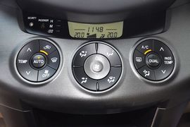 2011款丰田RAV4