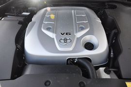 2012款丰田皇冠V6