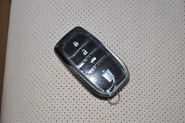 2012款丰田皇冠V6