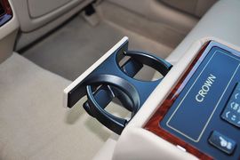 2012款丰田皇冠V6