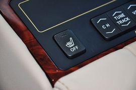 2012款丰田皇冠V6