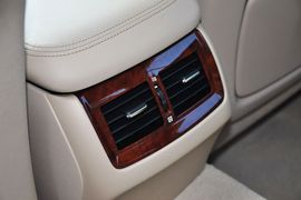 2012款丰田皇冠V6