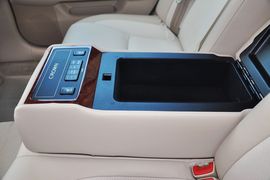 2012款丰田皇冠V6