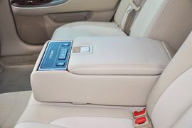 2012款丰田皇冠V6