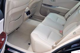 2012款丰田皇冠V6