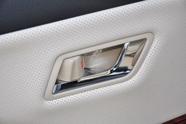 2012款丰田皇冠V6