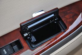 2012款丰田皇冠V6