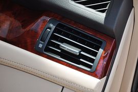 2012款丰田皇冠V6