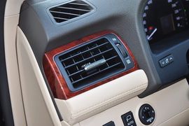 2012款丰田皇冠V6