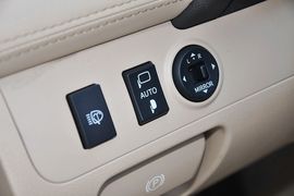 2012款丰田皇冠V6