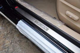 2012款丰田皇冠V6