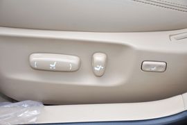 2012款丰田皇冠V6