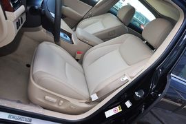 2012款丰田皇冠V6