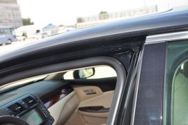 2012款丰田皇冠V6