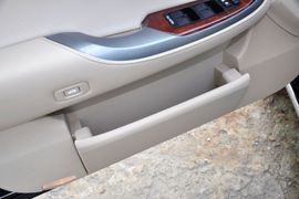2012款丰田皇冠V6