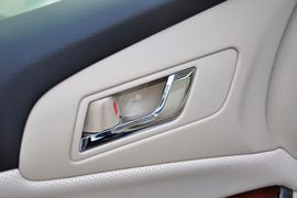 2012款丰田皇冠V6