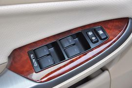 2012款丰田皇冠V6