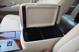 2012款丰田皇冠V6