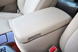 2012款丰田皇冠V6
