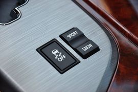 2012款丰田皇冠V6