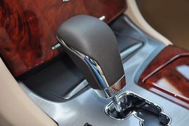 2012款丰田皇冠V6