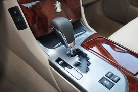 2012款丰田皇冠V6