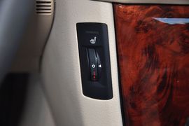 2012款丰田皇冠V6