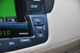 2012款丰田皇冠V6