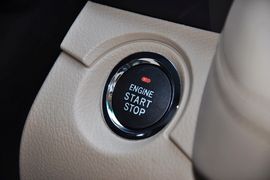 2012款丰田皇冠V6